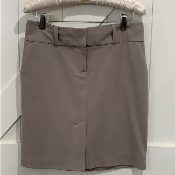 Old Navy Dresses & Skirts - Old Navy Skirt. Light Beige Color. Size 4.